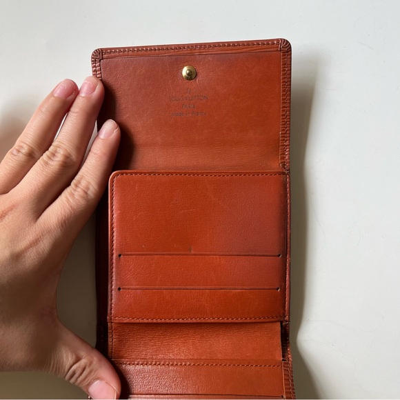 Authentic Louis Vuitton Men’s Burnt Orange Epi Leather Trifold Wallet - Picture 9 of 16